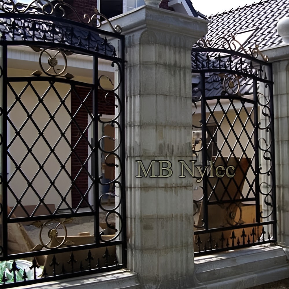 Elegant smedejernshegn med fin detalje – billede 2