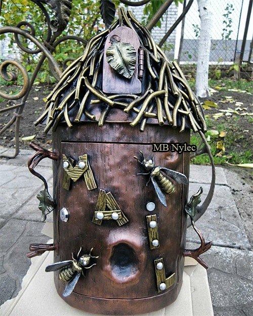 Metalkunst – postkasse som en bikube med bier (PS 11)