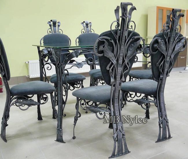 Smedet bord og stole i jugendstil MK 28