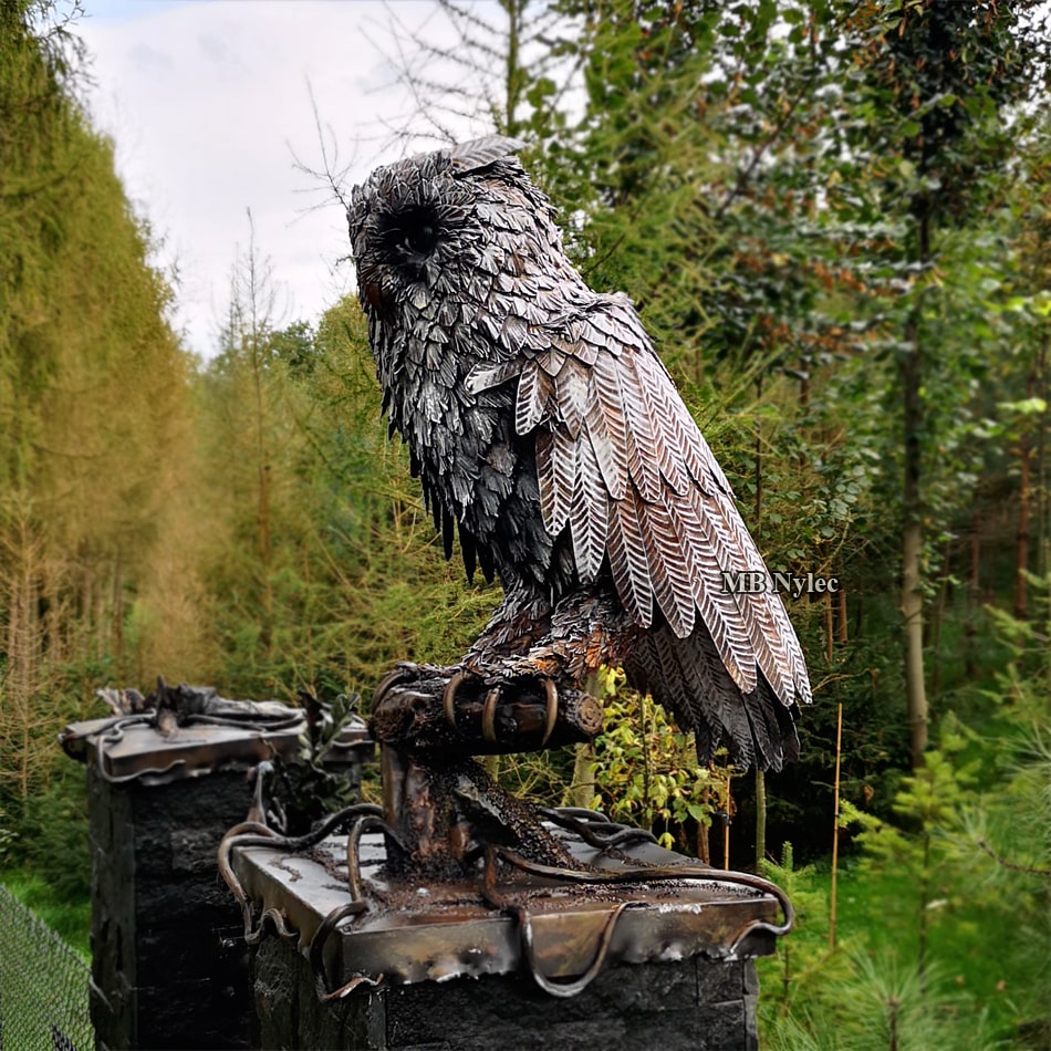 Stor hornugle – skulptur i stål (Z 119)