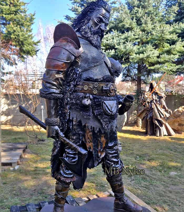 Viking i stål – realistisk kæmpeskulptur, 240 cm