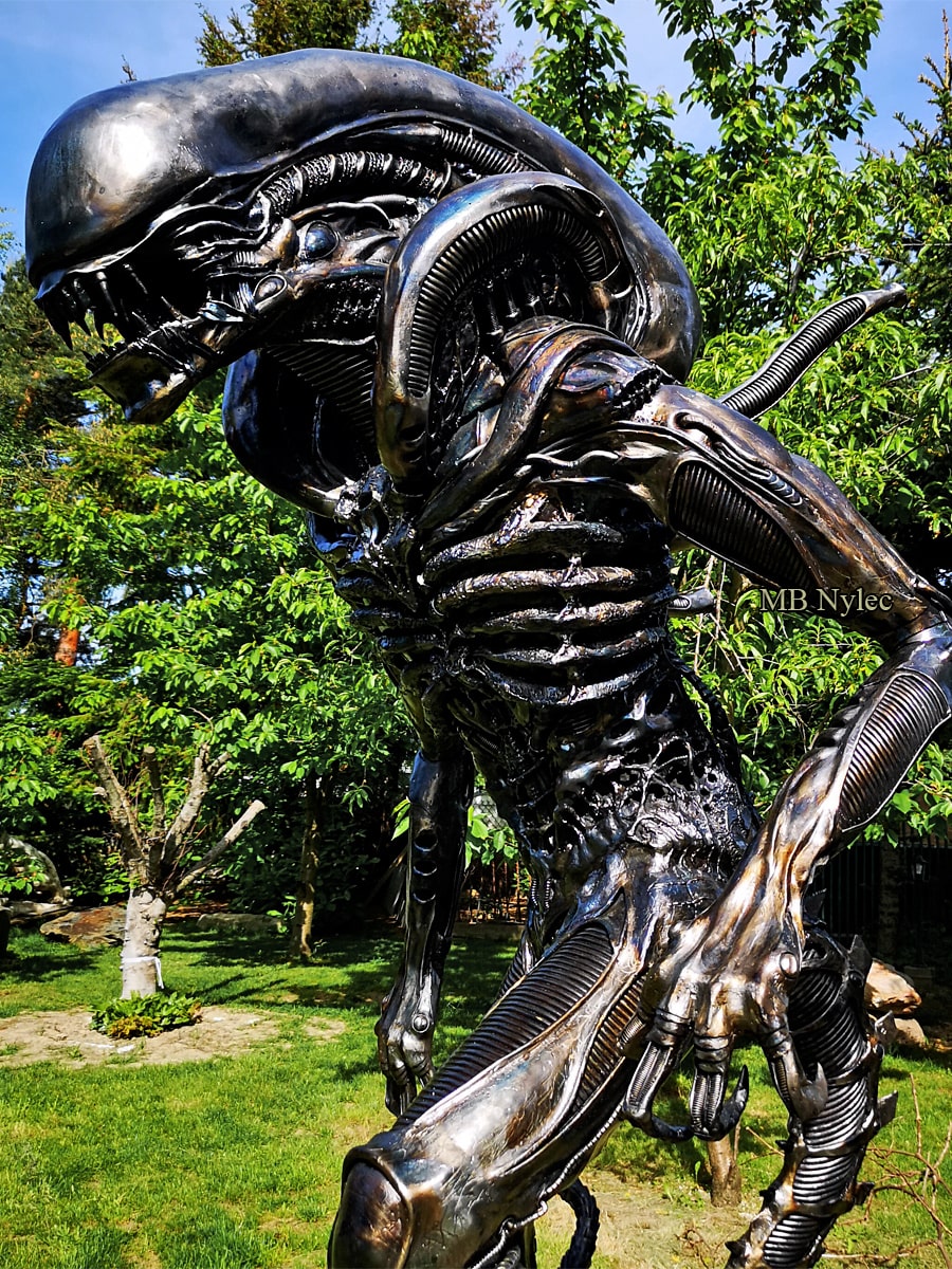 Alien auf Edelsteinsockel, 230 cm – 5