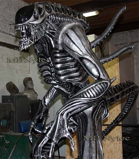 Alien aus Stahl, 220 cm Z 72