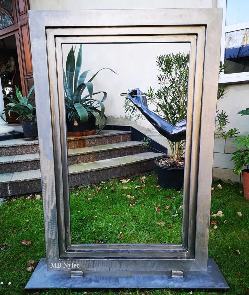 Beim Malen – moderne Stahlskulptur – 3