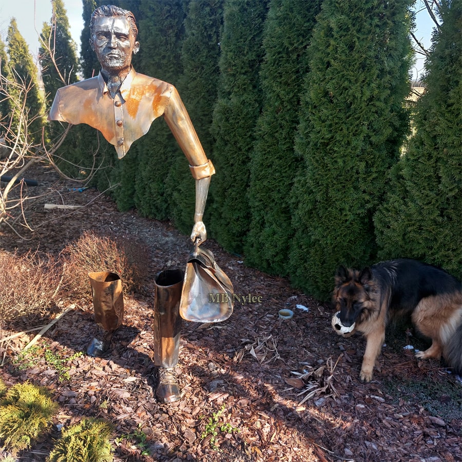 Der Gerichtsvollzieher – moderne Stahlfigur – 2