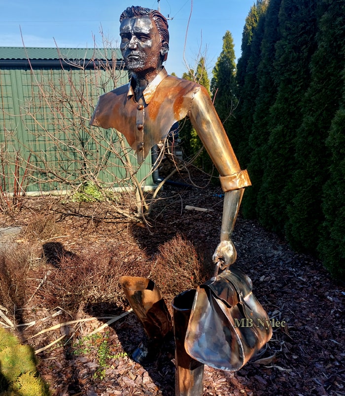Der Gerichtsvollzieher – moderne Stahlfigur (Z 105)
