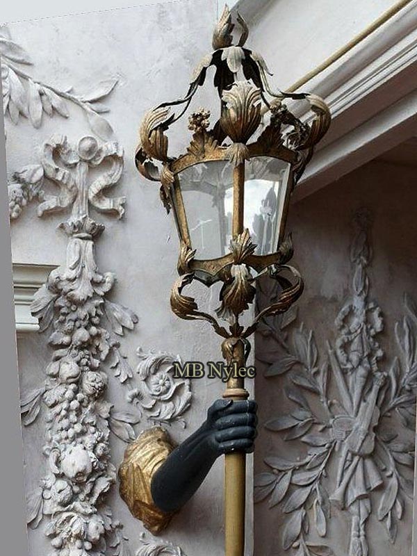 Design-Wandleuchte mit geschmiedeter Hand OGD 81