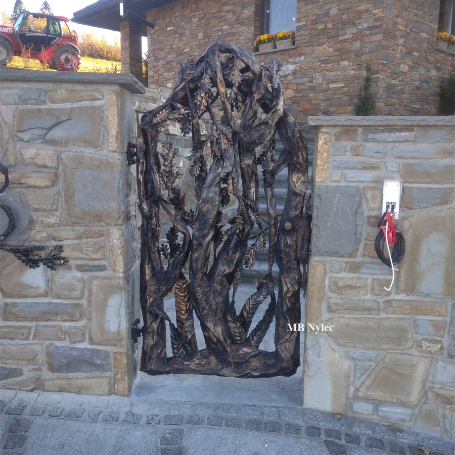 Einfahrtstor als Baum aus Metall – 4