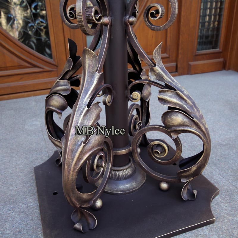 Elegante Standlaterne mit Akanthus – 3