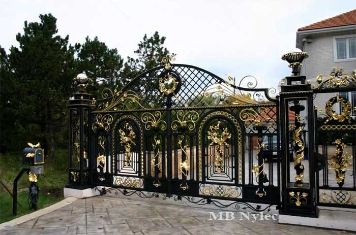 Exklusive Schloss-Pforte mit durchbrochenen Pfeilern – 4