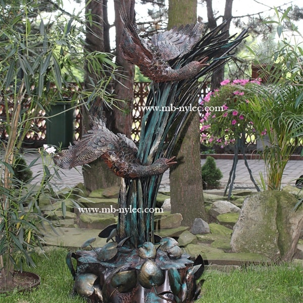 Fliegende Gänse auf einem Sockel – Stahlskulptur Z 14