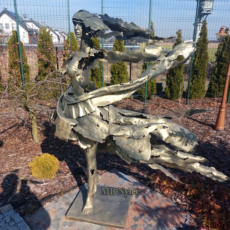Frau – moderne Stahlskulptur – 3