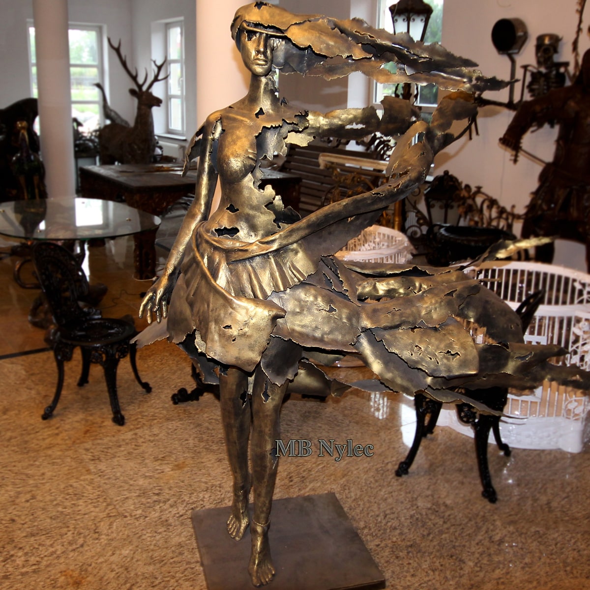 Frau – moderne Stahlskulptur – 4