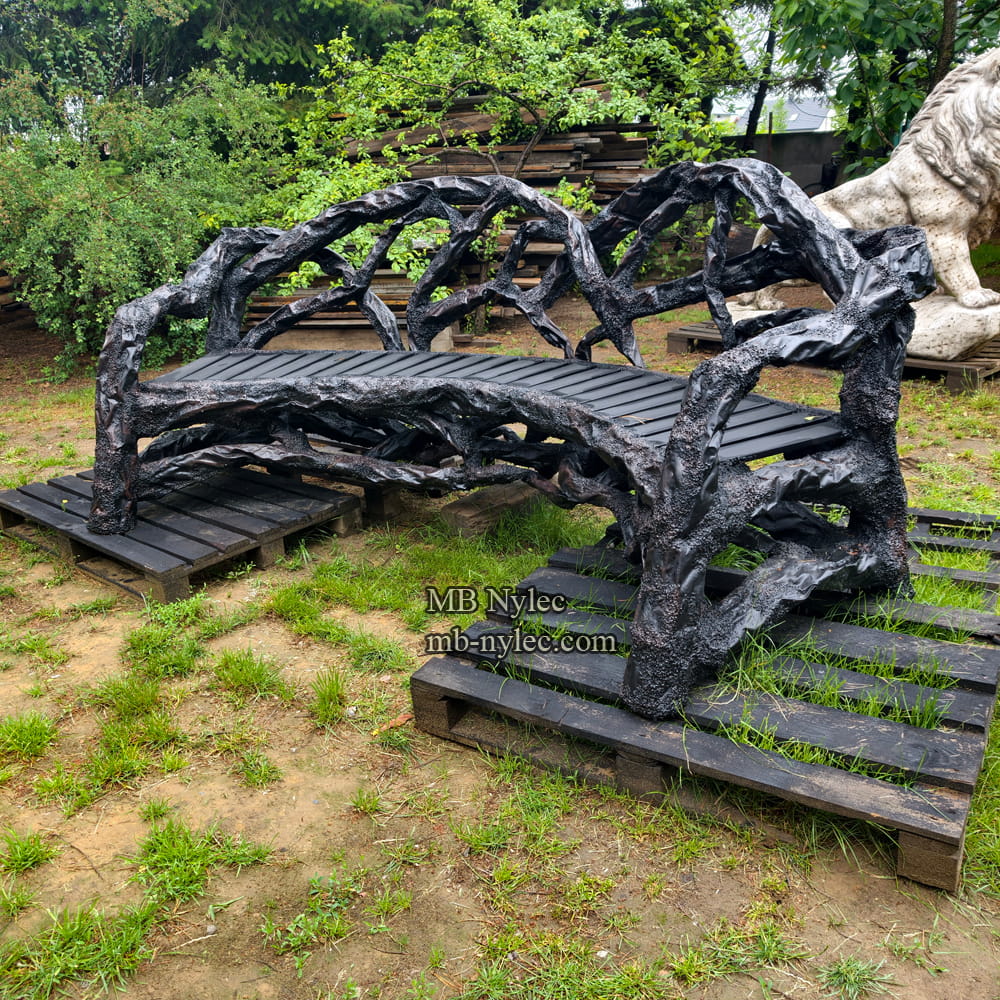 Geschwungene Kunstbank aus Metall – 4