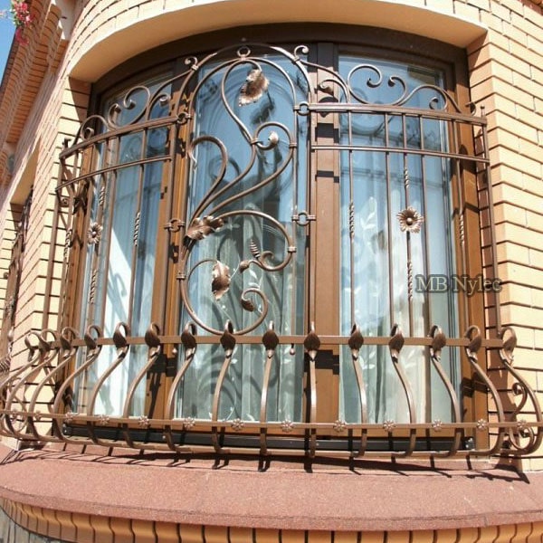 Gewölbtes Fenstergitter aus Stahl – 1