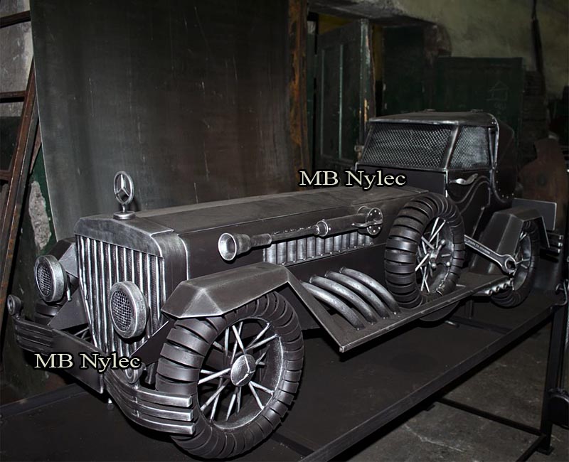 Grill als Mercedes-Oldtimer aus Stahl – 1