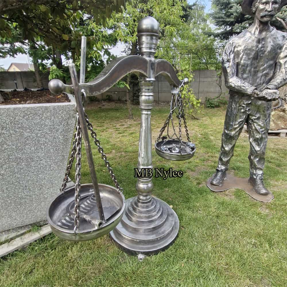 Große Balkenwaage – Metallskulptur – 2