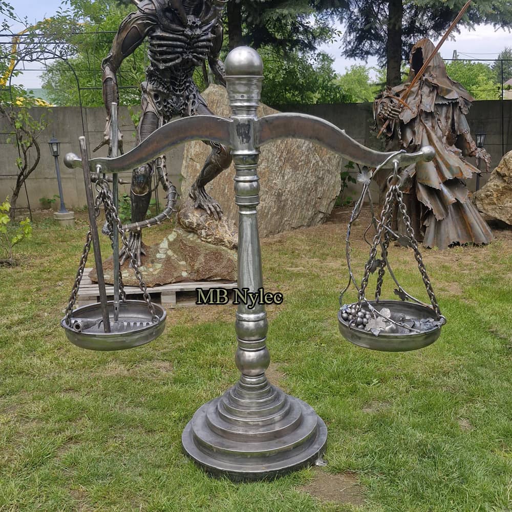 Große Balkenwaage – Metallskulptur – 3