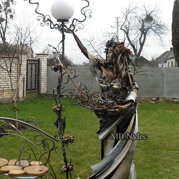 Leuchte als Stahlfigur – Frühlingsfrau OGD 113