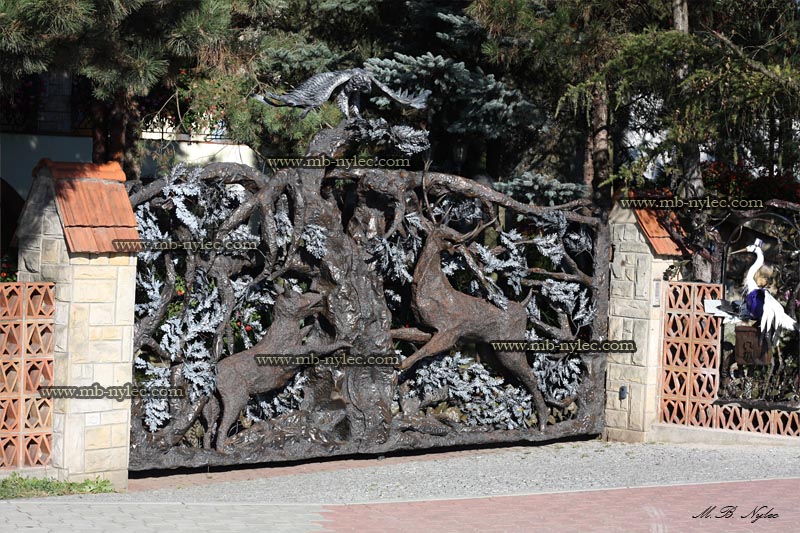 Mächtiges Jagdtor Wolf und Hirsch – 6
