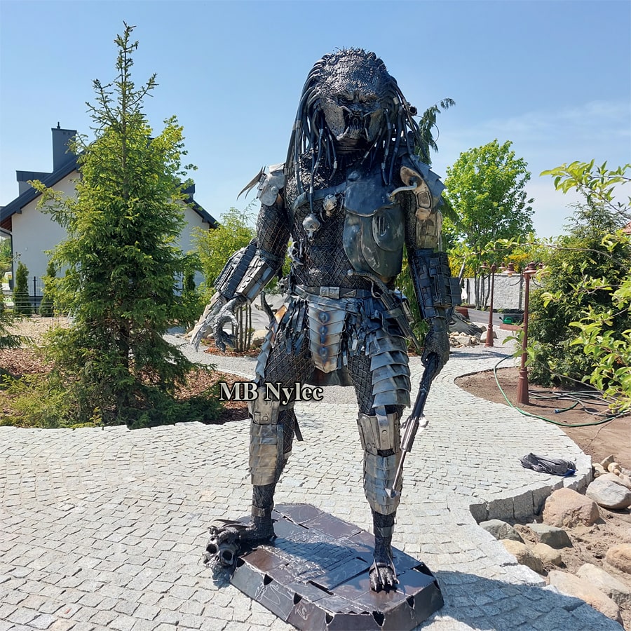 Predator aus Stahl, 240 cm – 1