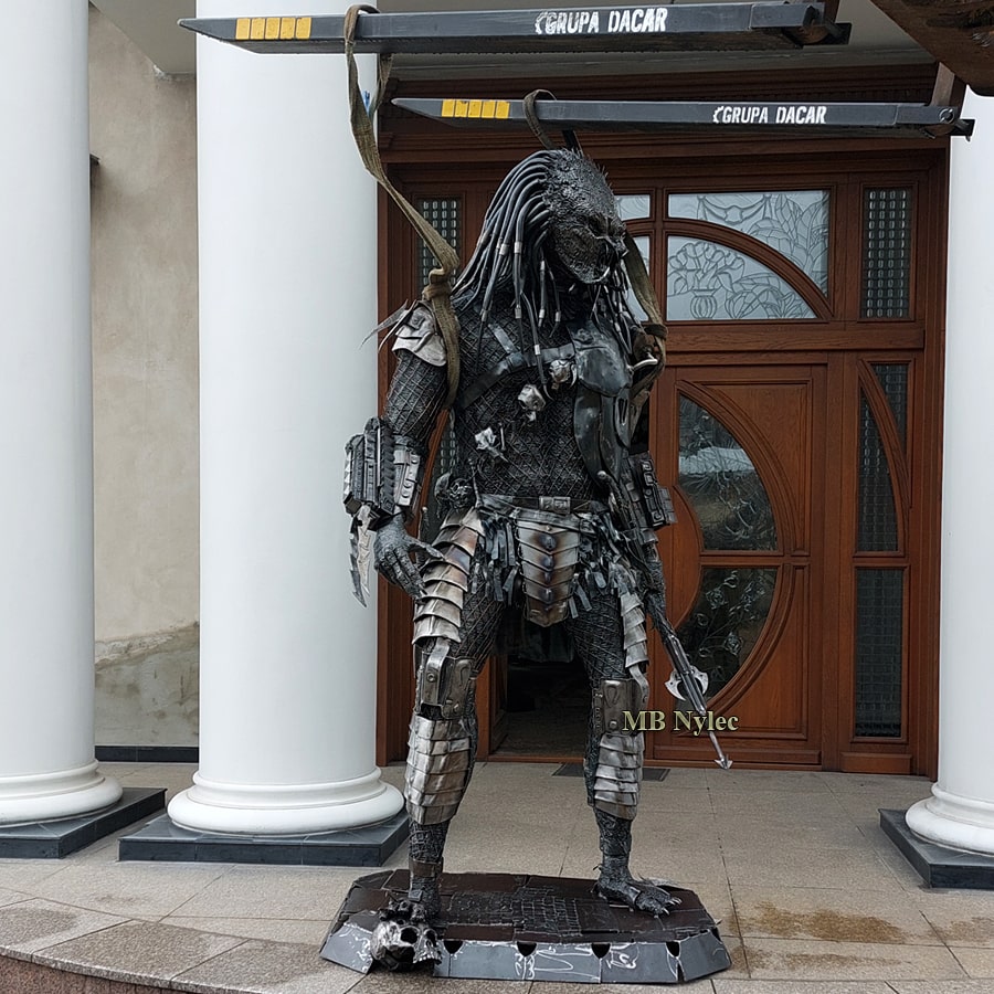 Predator aus Stahl, 240 cm – 10