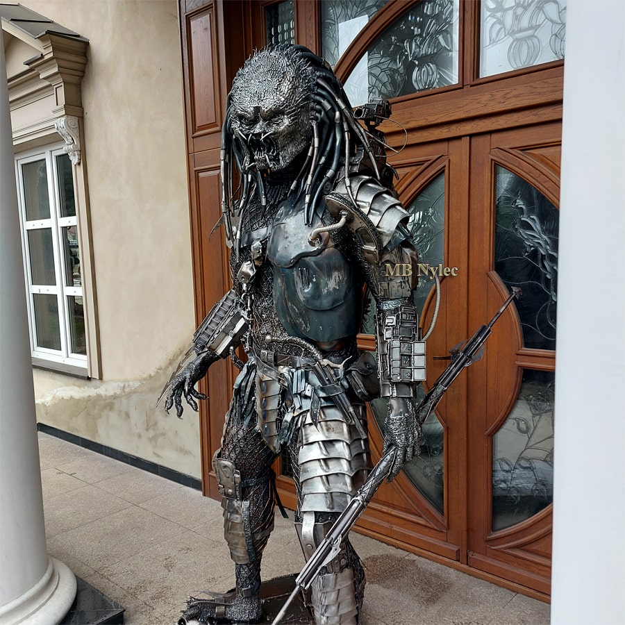 Predator aus Stahl, 240 cm – 3