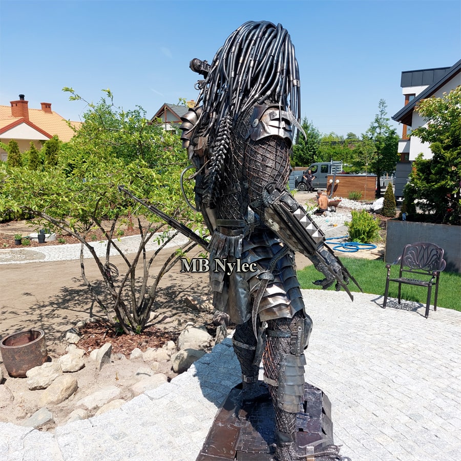 Predator aus Stahl, 240 cm – 7
