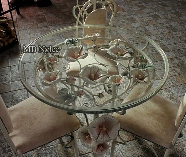 Runder Couchtisch mit geschmiedeten Blumen MK 36