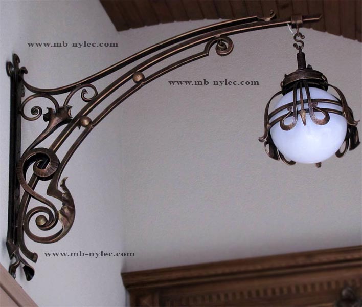 Wandlaterne mit langem Ausleger – 1