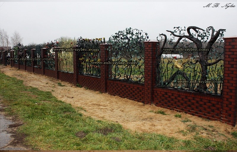 Zaun mit Pflanzen- und Blumenmotiven – 10