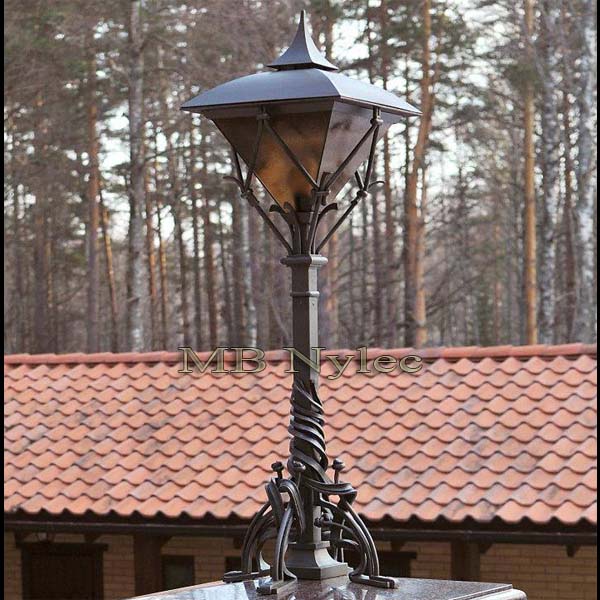 Designet smidd stålampe – 1