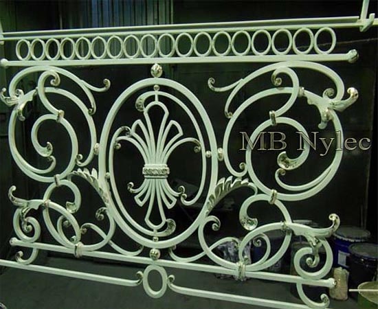 Elegant hvitt rekkverk BA 64