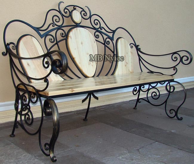 Elegant smidd benk med tre MK 6