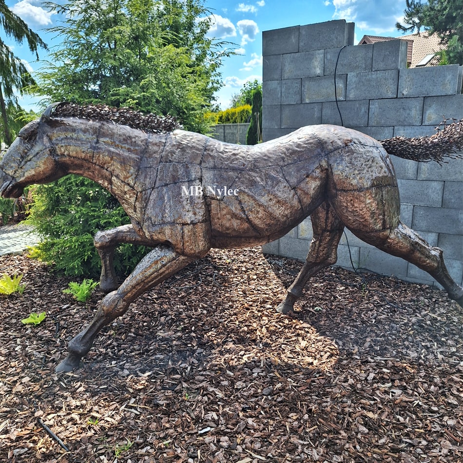 Hest i galopp – metallskulptur – 3