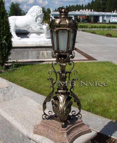 Middels stor smidd slottslampe – 1