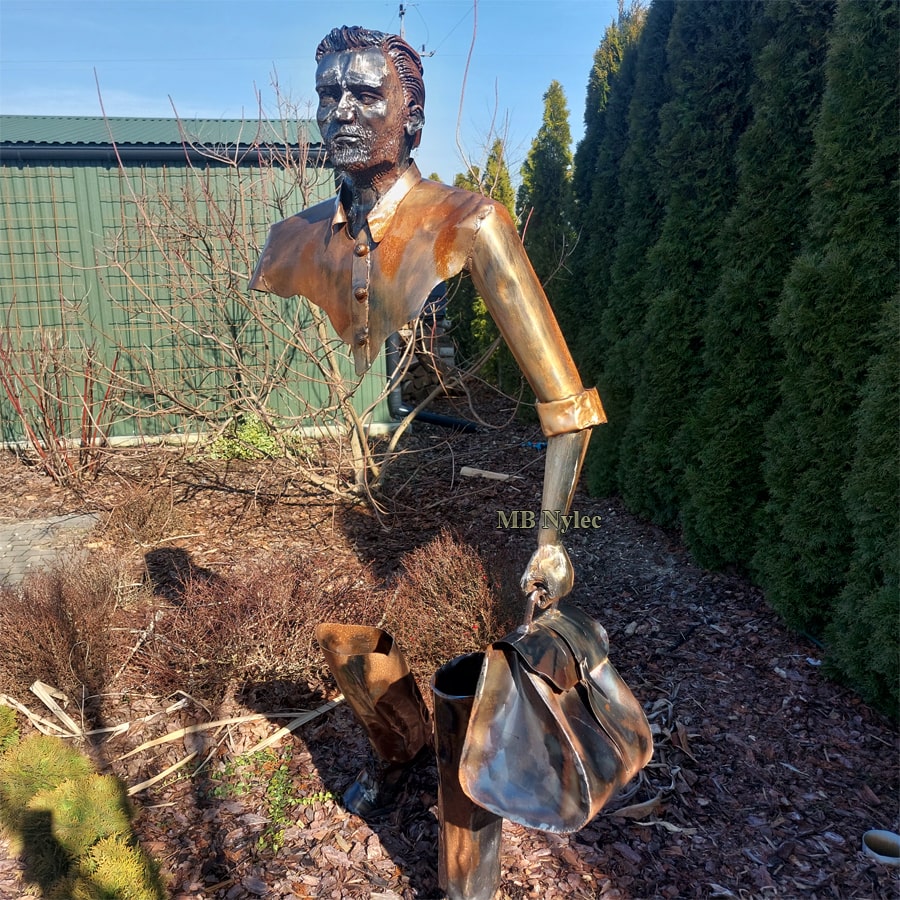 Namsmannen – moderne stålfigur – 1