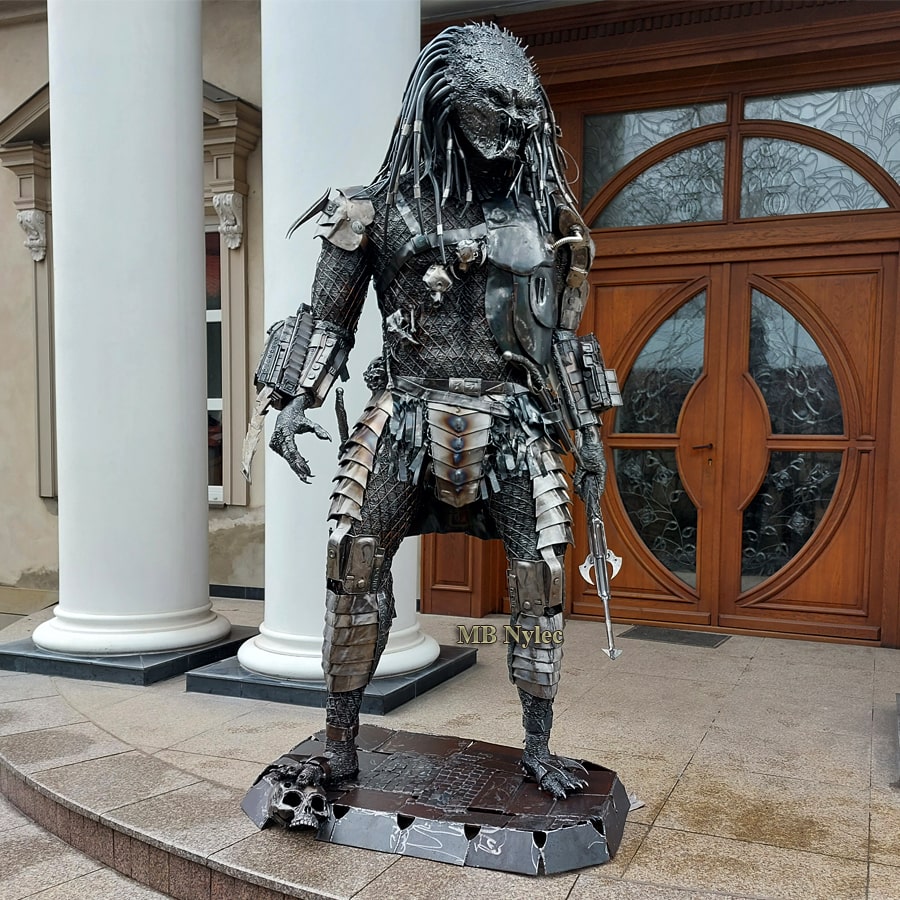 Predator i stål, 240 cm – 2