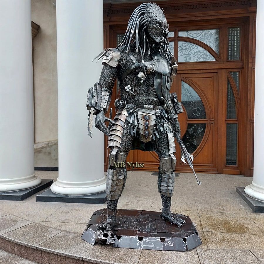 Predator i stål, 240 cm – 9