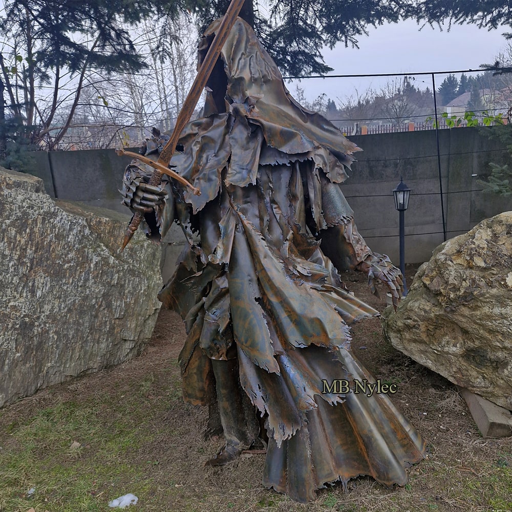Ringånd (Nazgûl) i hettekappe – stålskulptur – 1