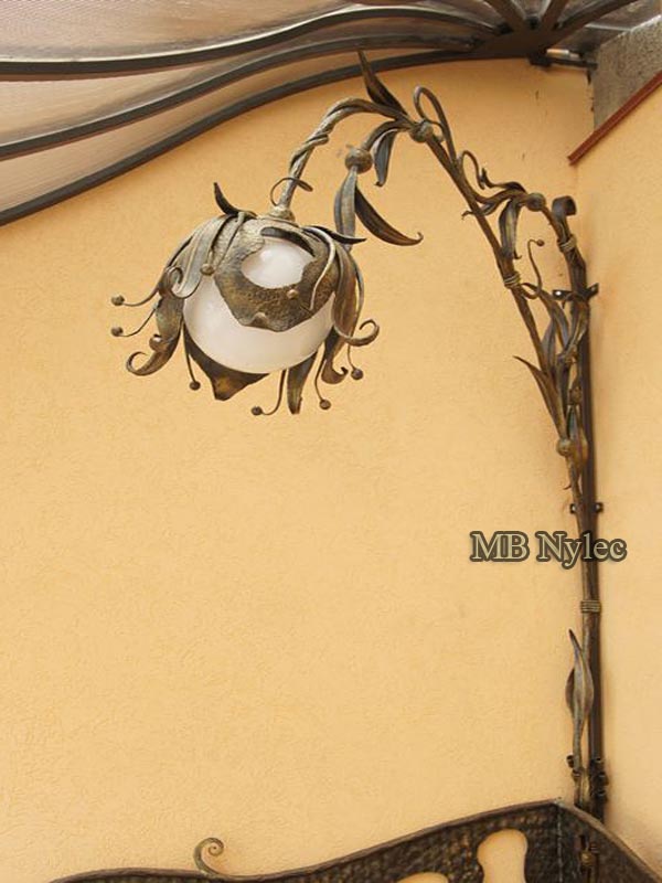 Smidd hjørnevegglampe OGD 80