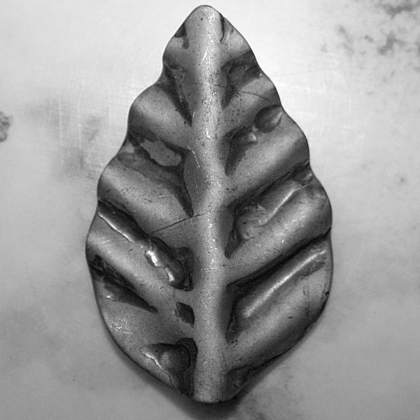 Smidd roseblad, stort, dypt preget – 1
