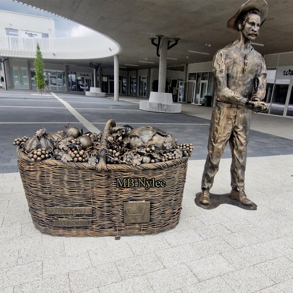 Stor kurv med frukt og grønnsaker – metallskulptur – 4