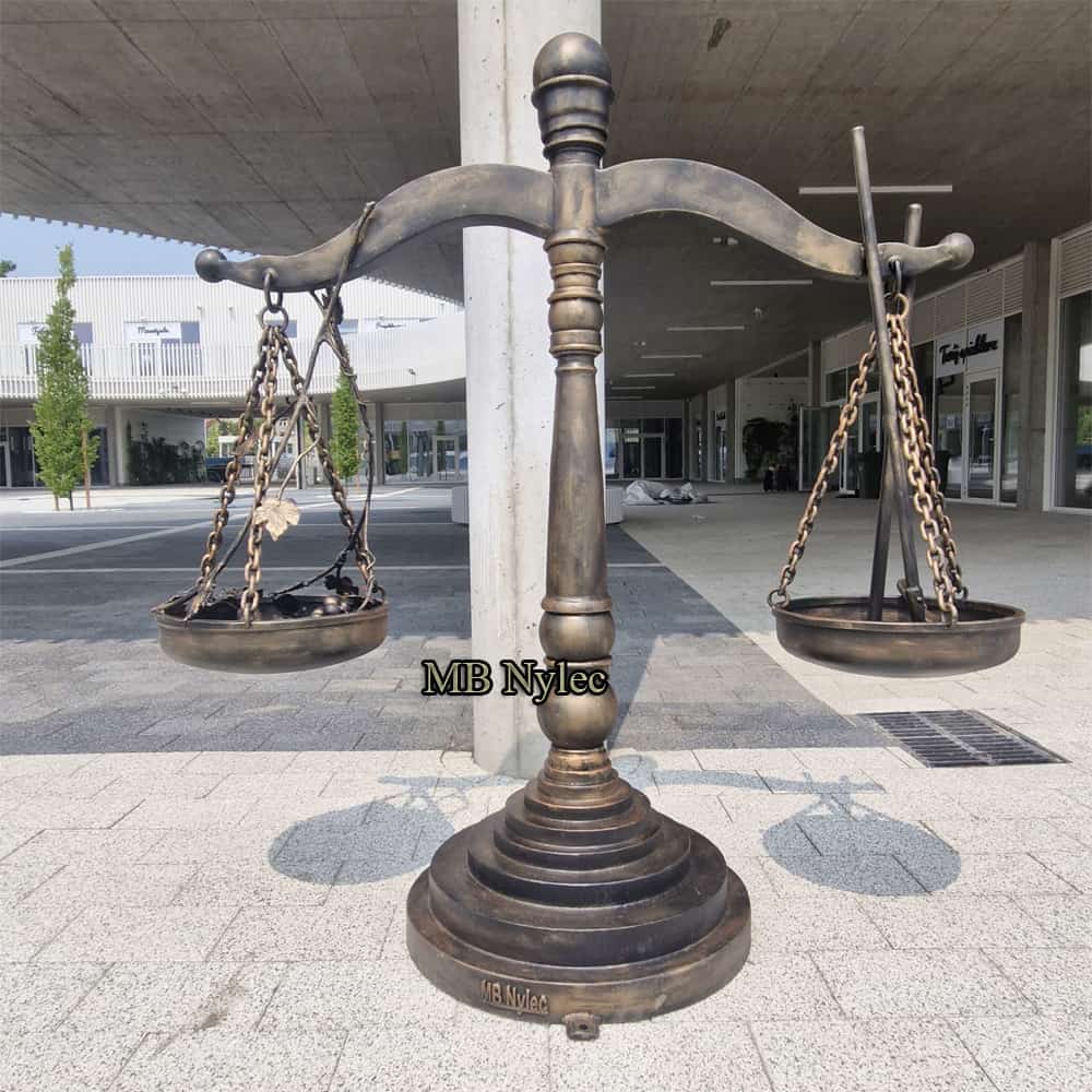 Stor skålvekt – metallskulptur – 1