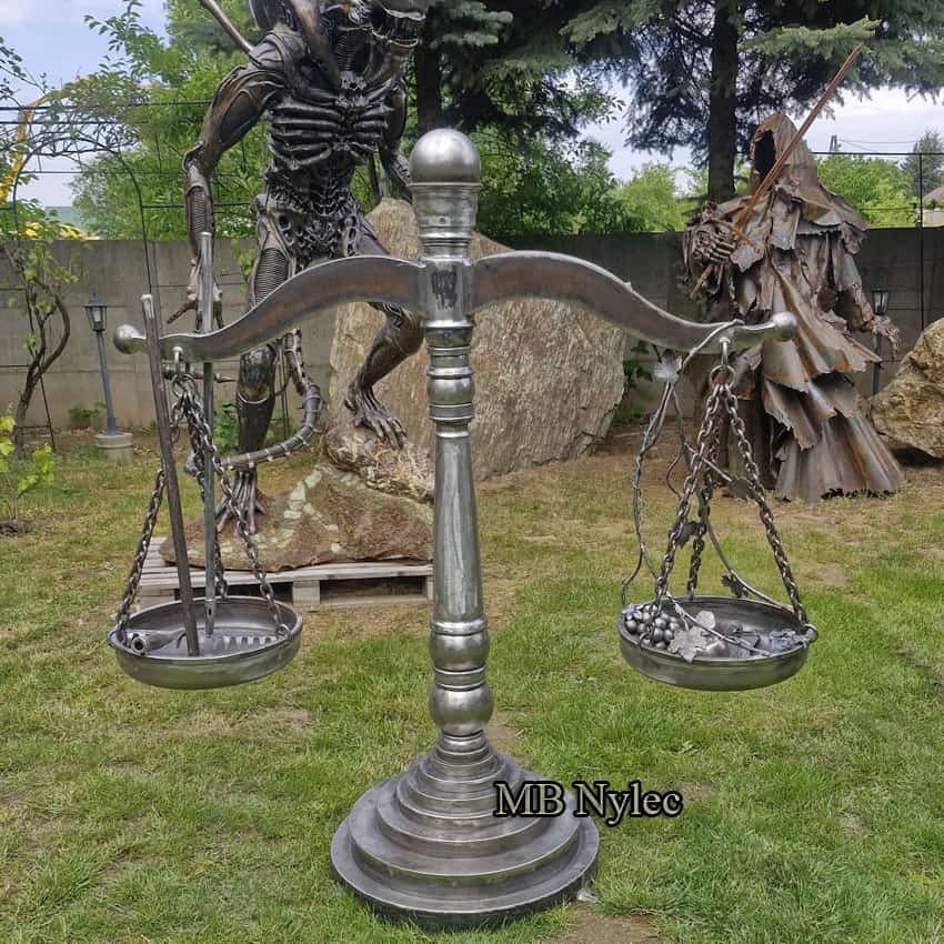 Stor skålvekt – metallskulptur (Z 132)