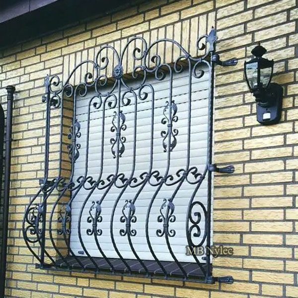 Tradisjonelt smidd vindusgitter AKR 2