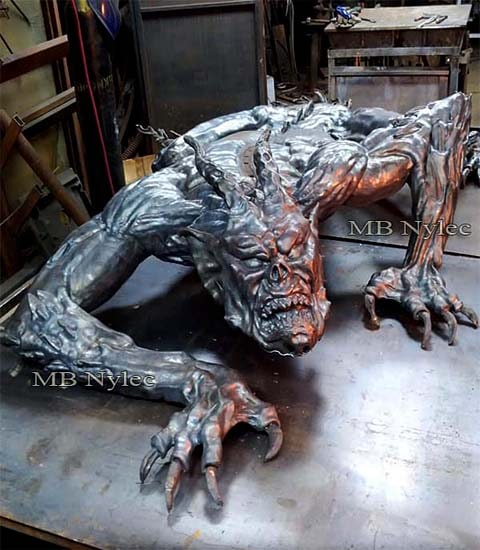Demon jätteskulptur i stål Z 66