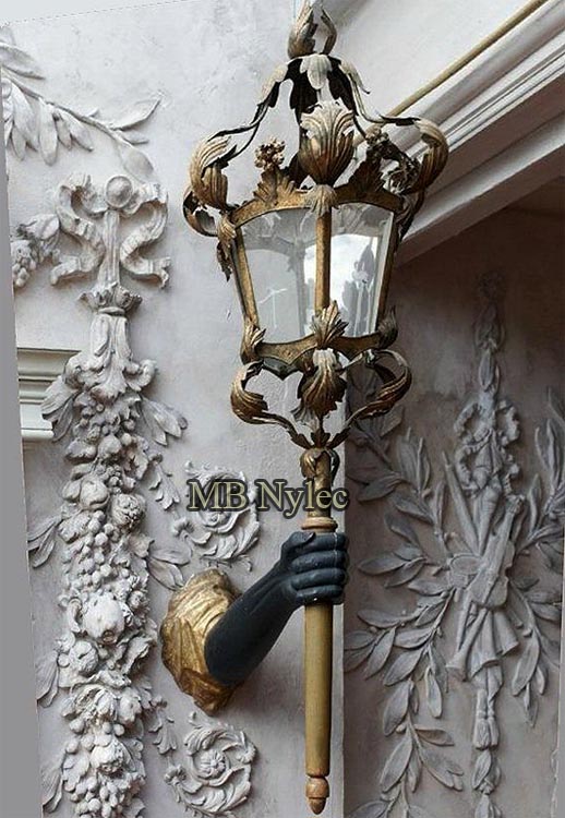 Designvägglampa med smidd hand (OGD 81)