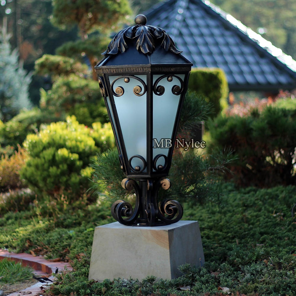 Elegant smidd trädgårdslampa i glamourstil OGD 121