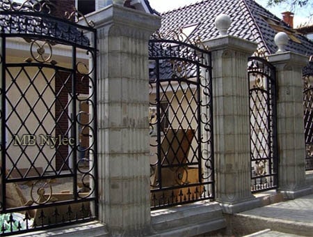 Elegant smidesstaket med fin detalj BP 218